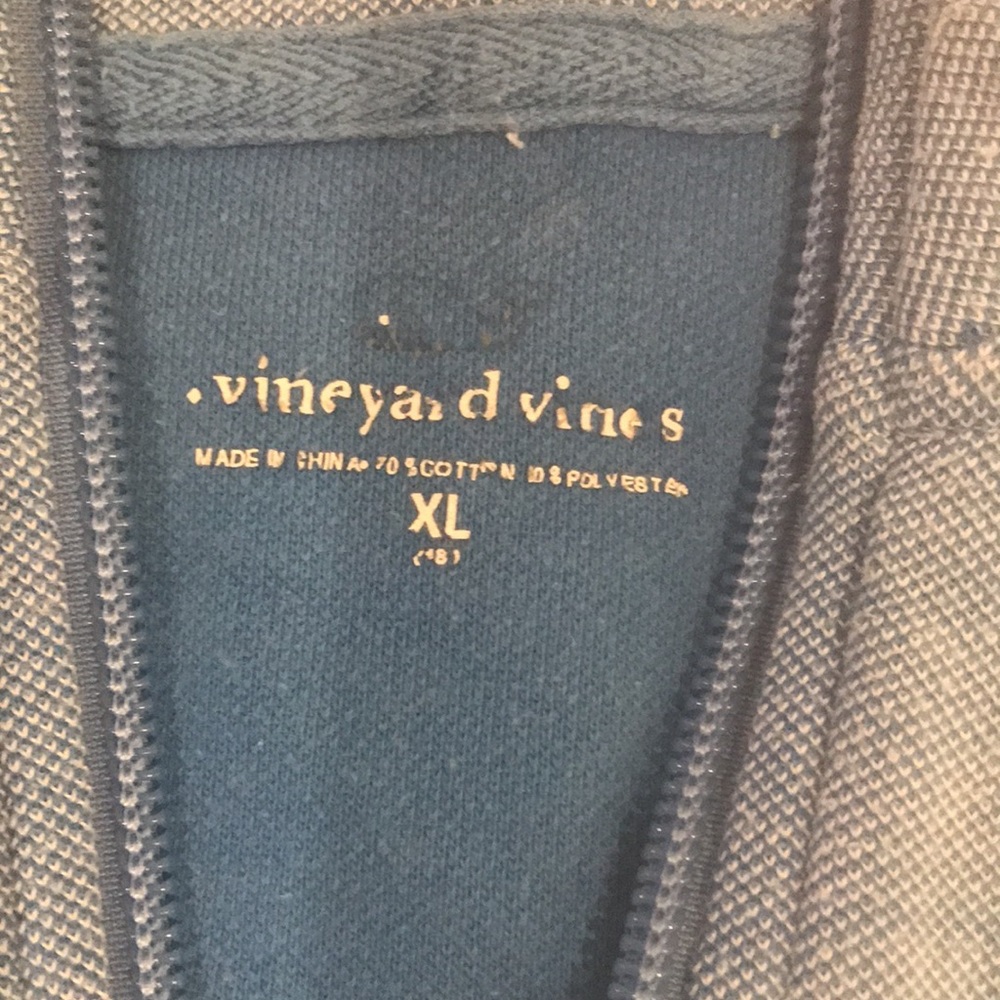 Vineyard vines size extra large boys quarter zip pull over. Perfect condition - Picture 2 of 2